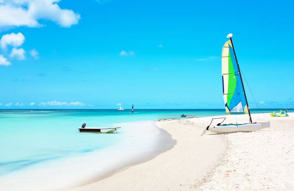 Looking for things to do in Aruba? Go sailing.