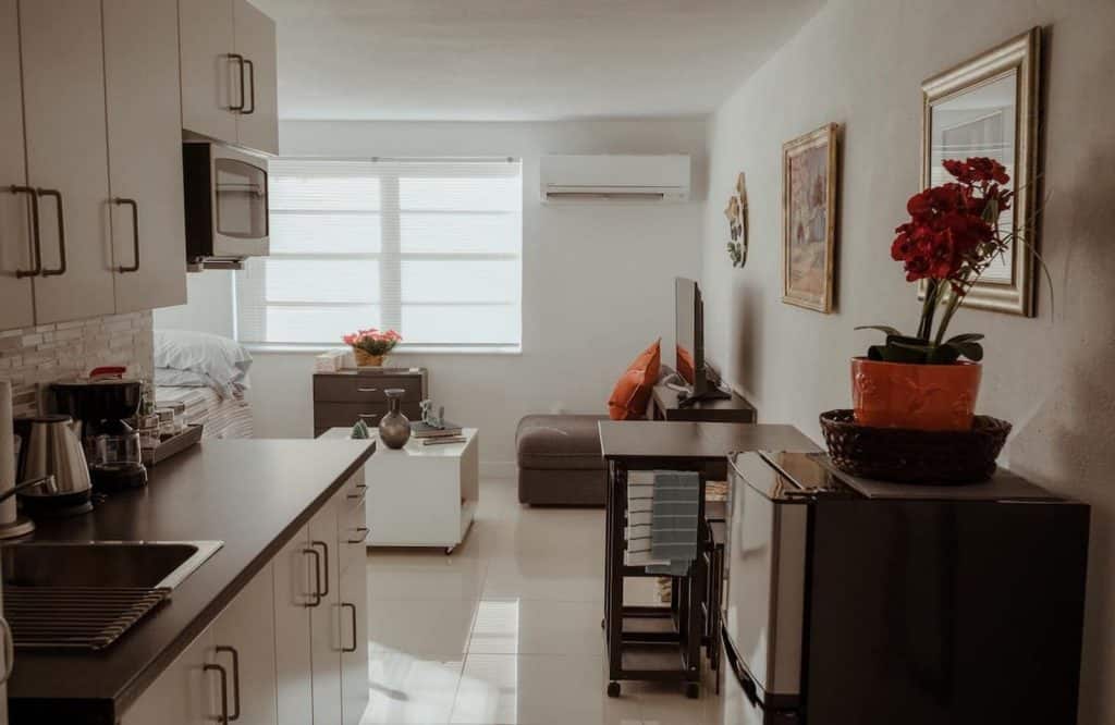 This cozy studio is one of many amazing Airbnbs in Miami.
