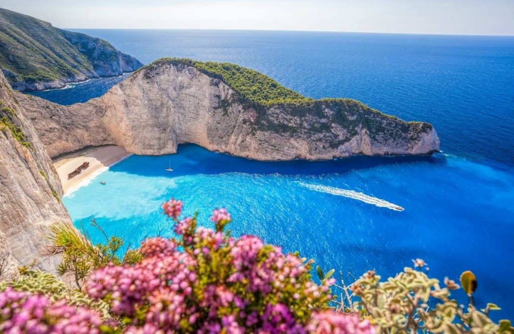 These are the 15 things to know before traveling to Greece.