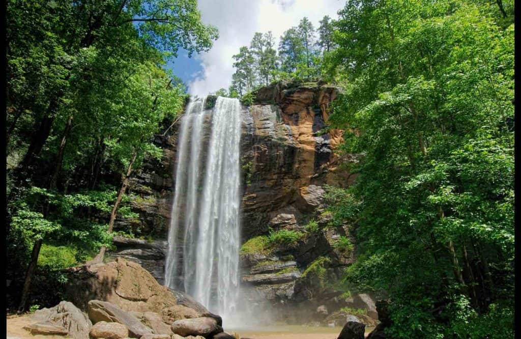 The list of prettiest towns in Georgia includes Toccoa.