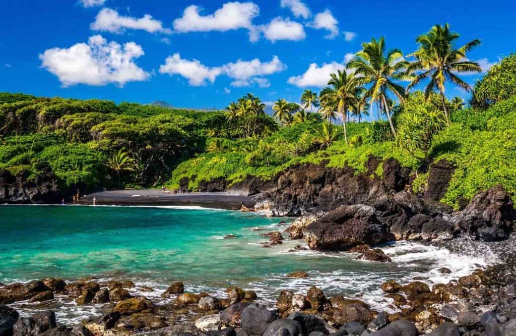 If you're looking for places to add to your bucket list for couples, add Maui.