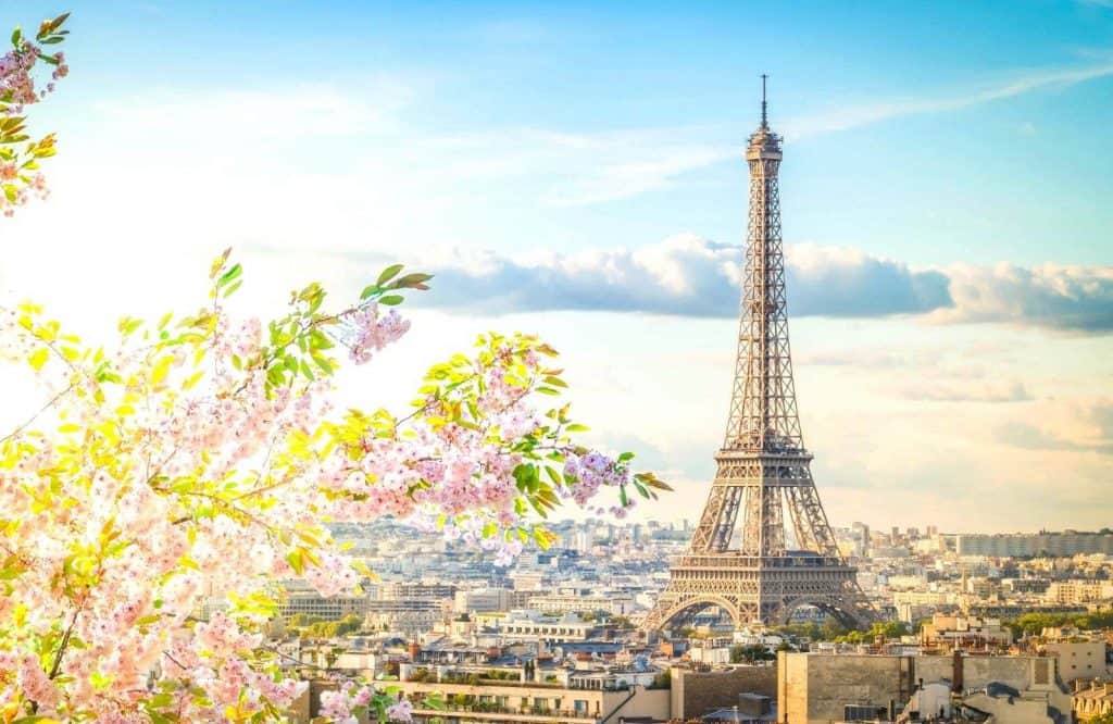 Add Paris to your bucket list for couples.