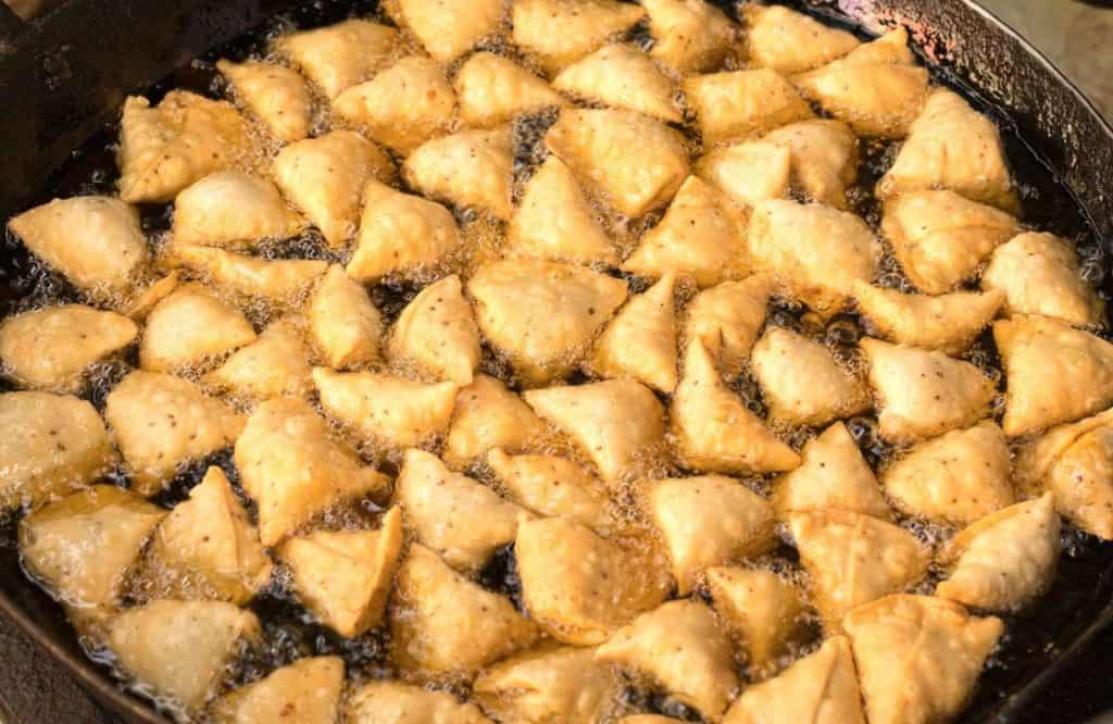 One of the most iconic Indian street food dishes is Samosas.