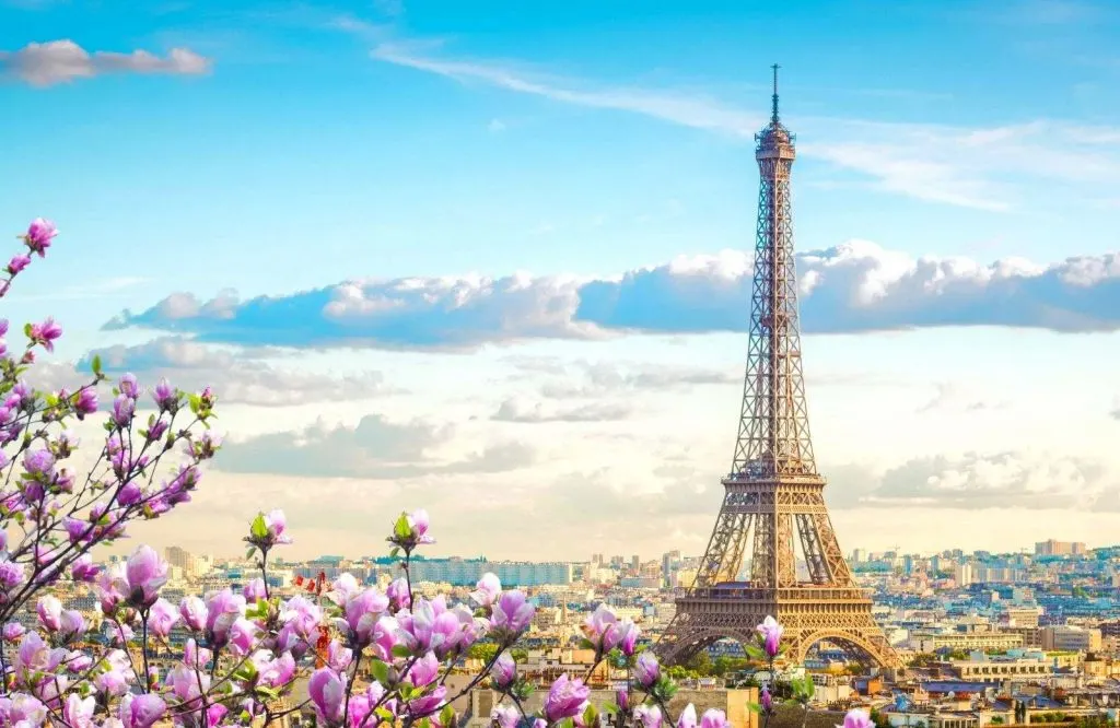 Take a photo with the Eiffel Tower during your 3 days in Paris itinerary.