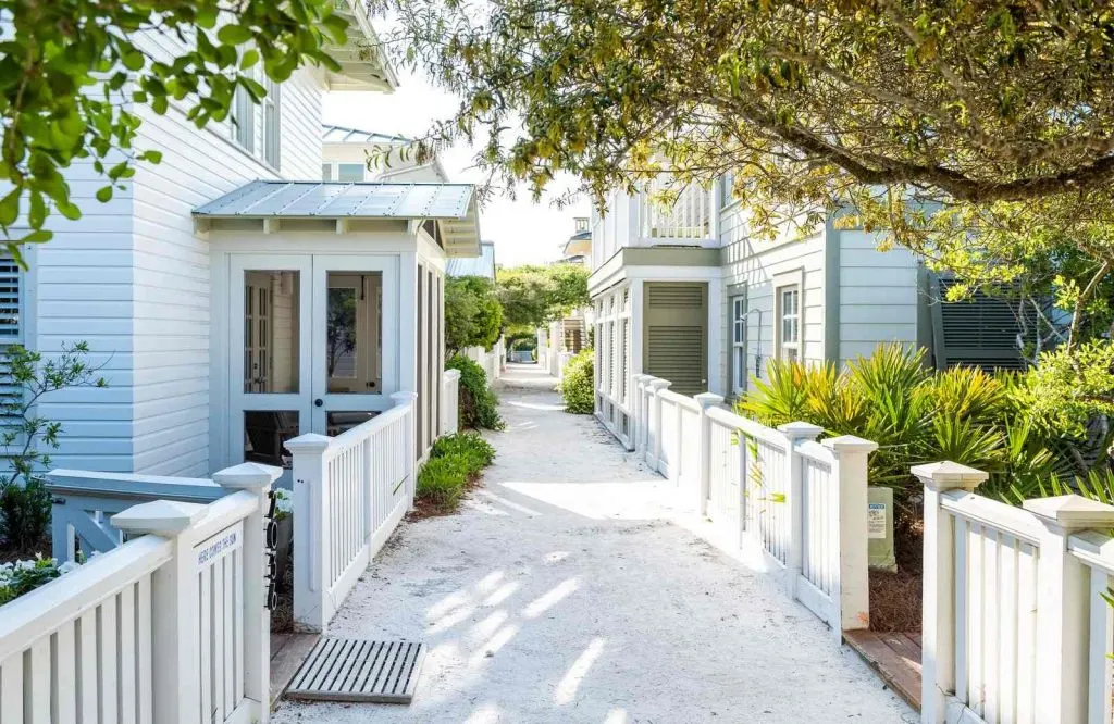 White cottages in Seaside where you can stay.