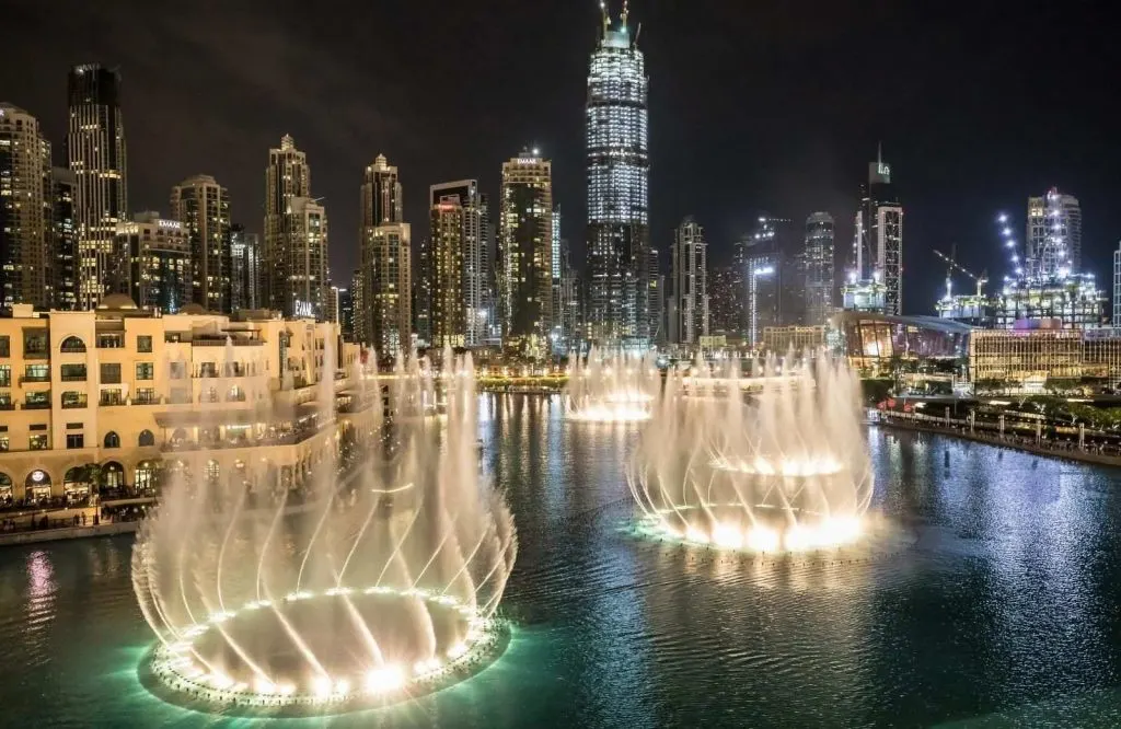 The Dubai Fountain putting on a show at night.