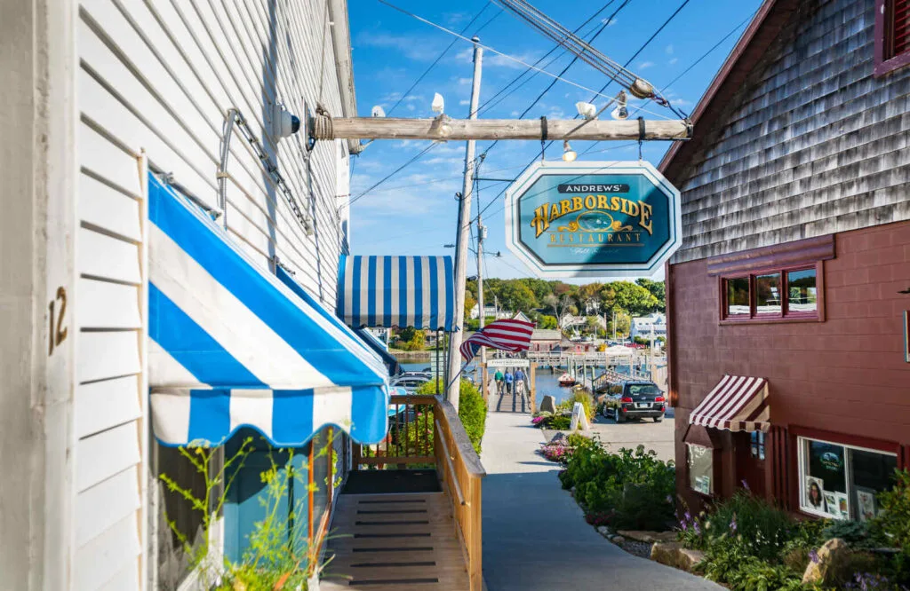 Walkway between restaurant and shops in Boothbay Harbor.