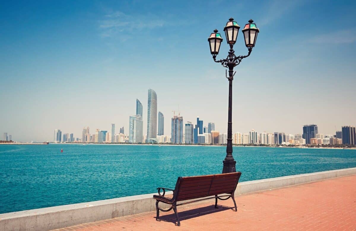 Abu Dhabi VS Dubai 14 Helpful Comparisons for Travelers